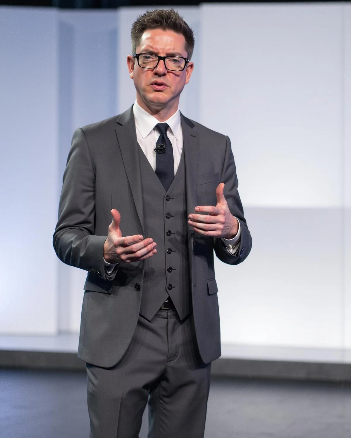 Headshot Photo Size for LinkedIn: Complete Guide 2025